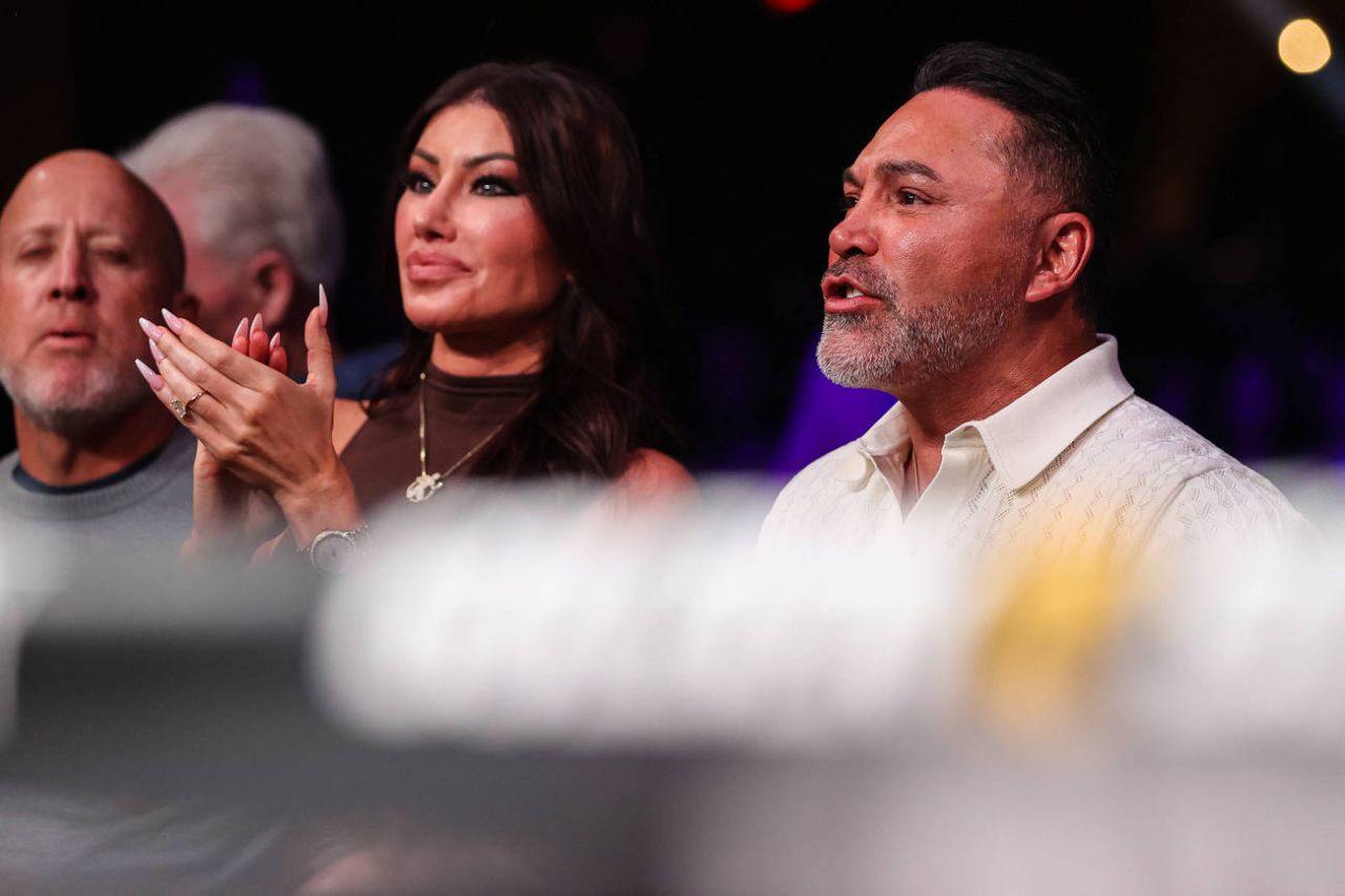 Боец UFC участвовал в договорном поединке. Трэш-реакция Де Ла Хойи.jpg Боец UFC участвовал в договорном поединке. Трэш-реакция Де Ла Хойи.jpg