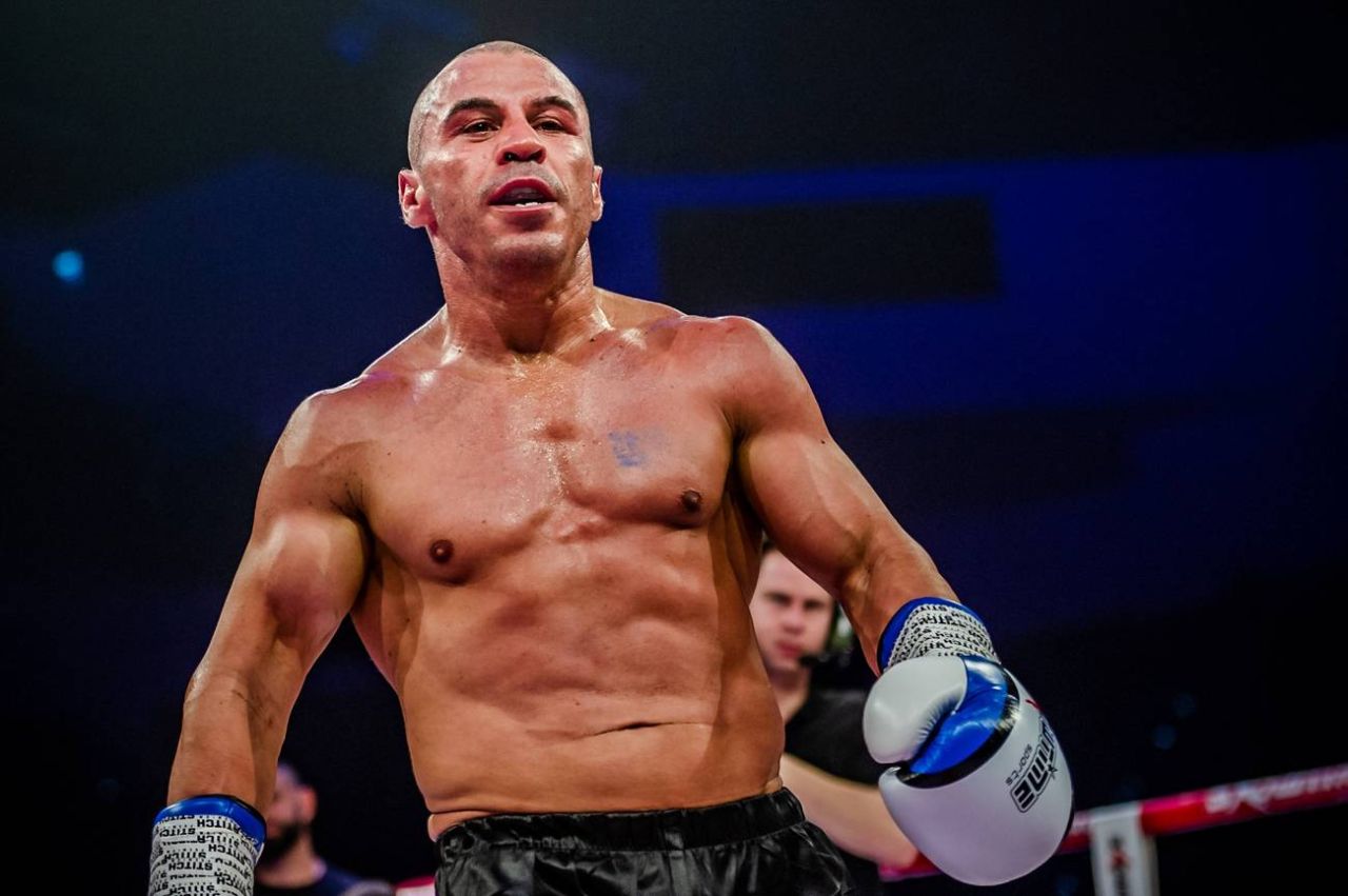 Не Майк Тайсон. Объявлен следующий бой Мейвезера.jpg