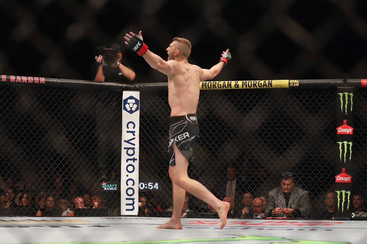 Арман Царукян – Дэн Хукер: прогноз и ставки на бой 22 ноября