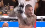 Экс-боец UFC в дебютном бою по правилам бокса завоевал титул: видео