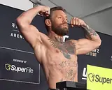 Макгрегор и Холлоуэй прошли взвешивание перед UFC 329: результаты и видео
