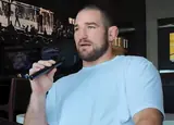 Стриклэнд об отказе от боя с экс-чемпионом: «Он как баба, которую уже все отымели»