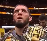 Махачев ответил Холллоуэю насчёт двух чемпионских поясов