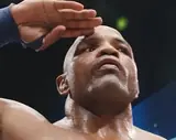 Сильный грипп. Экс-претендент на титул UFC снялся с боя на голых кулаках
