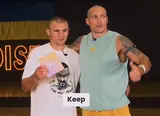 Александр Усик вручил $100 тысяч Александру Хижняку: видео