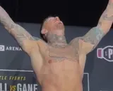 Стало известно, сколько весят участники UFC 321: два перевеса, хедлайнеры в норме