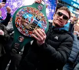 Новоявленный чемпион Смит узнал имя оппонента