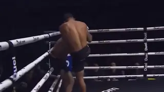 «Чёрная полоса» Перри. Майк уступил поздней замене из-за травмы: видео