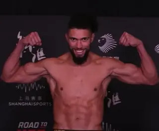 Апсет! Уокер забил супернокаутёра Миньяна в мейнивенте UFC Шанхай