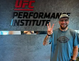 Амосов продолжит карьеру в UFC — СМИ