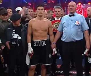 Бивол – Смит официально, в WBA перенесли обязательную защиту