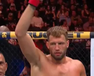 Де Риддер уничтожил Долидзе на UFC Сакраменто