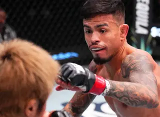 Ройвэл побил Тайру в шикарном махаче. Все результаты UFC Fight Night 244