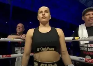 «Паундовая» Кэмерон вновь с титулом: видео
