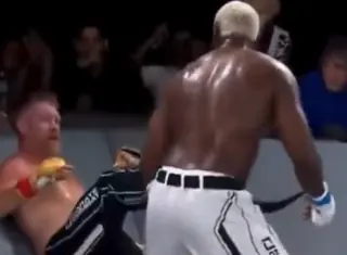 Брутал! Экс-бойцы UFC определяли чемпиона Karate Combat в хэвивейте: видео