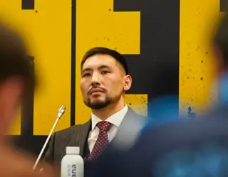Жанибеку Алимханулы готовят обязательного претендента. В IBF заказали новый элиминатор