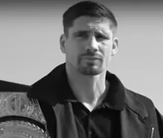 Верхувен разгромил Вахитова в мейнивенте Glory 100