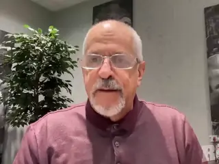 «Потом включит заднюю». Расс Анбер раскритиковал тренера Дюбуа и рассказал о реванше Усика