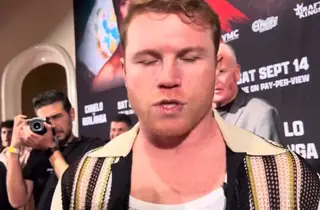 Канело задали неудобные вопросы о решении IBF и конкуренции с UFC 306