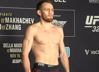 Взвешивание перед UFC 322: Маддалена-Махачев. Перевес у бойца основного карда, хедлайнеры в порядке