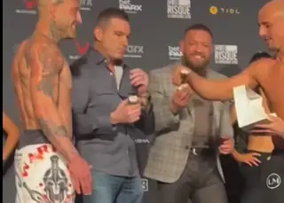 Конор и хаос. Безумие на взвешивании BKFC — видео