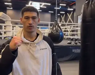 Бивол избил мешок голыми кулаками и сделал заявление: видео