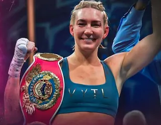 Майер отказалась от пояса WBO ради боя за звание абсолюта