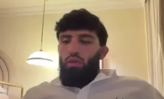 Стало известно, почему в UFC не торопятся с дебютной защитой Топурии