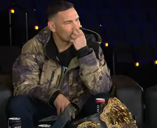 Экс-чемпион UFC объявил о завершении карьеры в промоушене