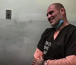 Экс-чемпион UFC Веласкес вышел на свободу. Его обвиняли в покушении на убийство
