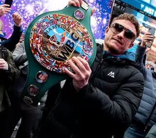 Новоявленный чемпион Смит узнал имя оппонента