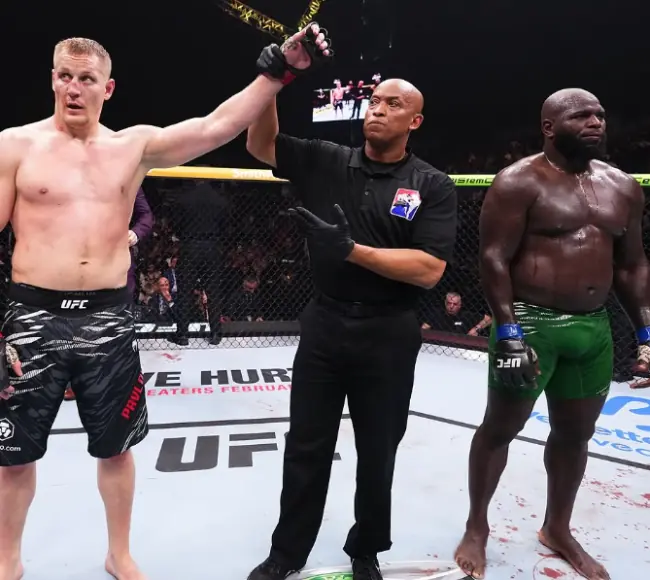 В UFC уволили Розенструйка после «вялого» поражения Павловичу