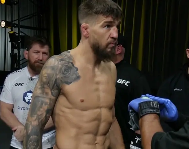 Амосов дебютировал в UFC яркой победой над Мэгни
