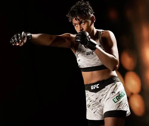 Трёх бойцов уволили из UFC