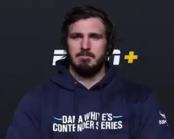 Обидчик Перейры Вахитов победил нокаутом и завоевал контракт с UFC: видео