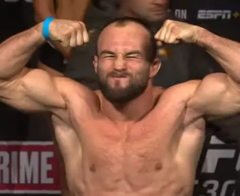 Оролбай и Ребецки устроили кровавую битву на UFC 308