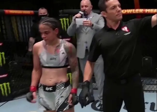 Соуза арестована за торговлю наркотиками. Ранее она выступала в UFC и была чемпионкой Invicta
