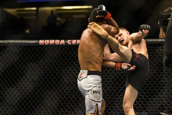 Экс-боец UFC обвиняется в похищении и нападении