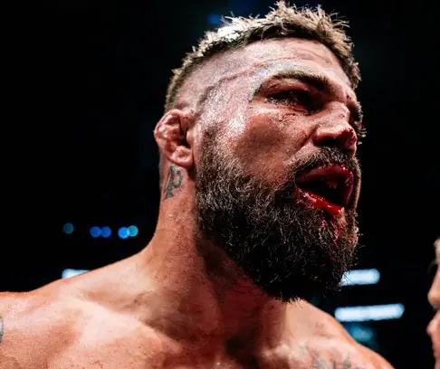Перри аннигилировал Стивенса на BKFC 82: видео