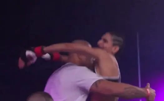 Сестра Перейры и экс-тяж UFC нокаутировали оппонентов: видео