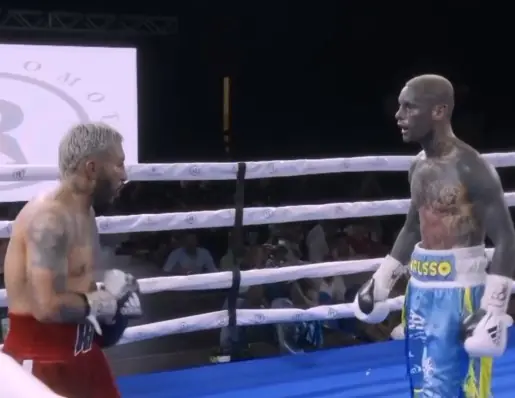 Самый татуированный боксёр в мире побил экс-чемпиона: видео